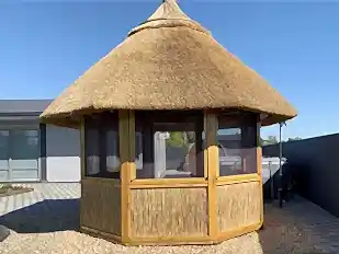 Установка москитной сетки плиссе в беседке