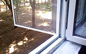 Крепления из пластика для москитных сеток