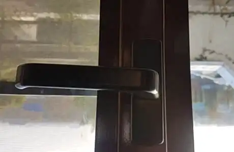 Замена оконной ручки Замена оконной ручки