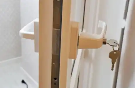 Установка балконной ручки Установка балконной ручки