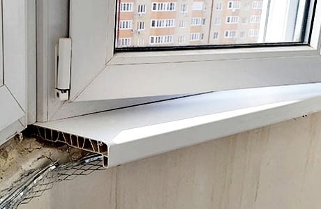 Установка ПВХ подоконника на лоджию Установка ПВХ подоконника на лоджию