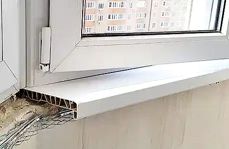 Установка ПВХ подоконника на лоджию Установка ПВХ подоконника на лоджию