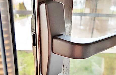 Замена редуктора и ручки на алюминиевом окне Замена редуктора и ручки на алюминиевом окне