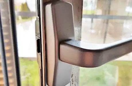 Замена редуктора и ручки на алюминиевом окне Замена редуктора и ручки на алюминиевом окне