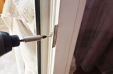 Установка и регулировка ответных планок Установка и регулировка ответных планок