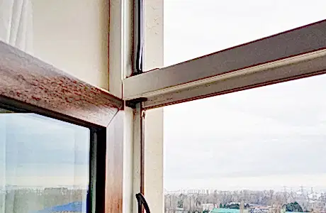 Ремонт сломанной рамы пластиковой двери Ремонт сломанной рамы пластиковой двери