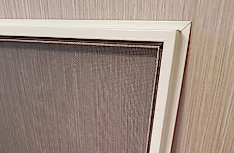 Монтаж произведенной москитной сетки Монтаж произведенной москитной сетки