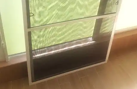 Установка трёх москитных сеток на балкон Установка трёх москитных сеток на балкон