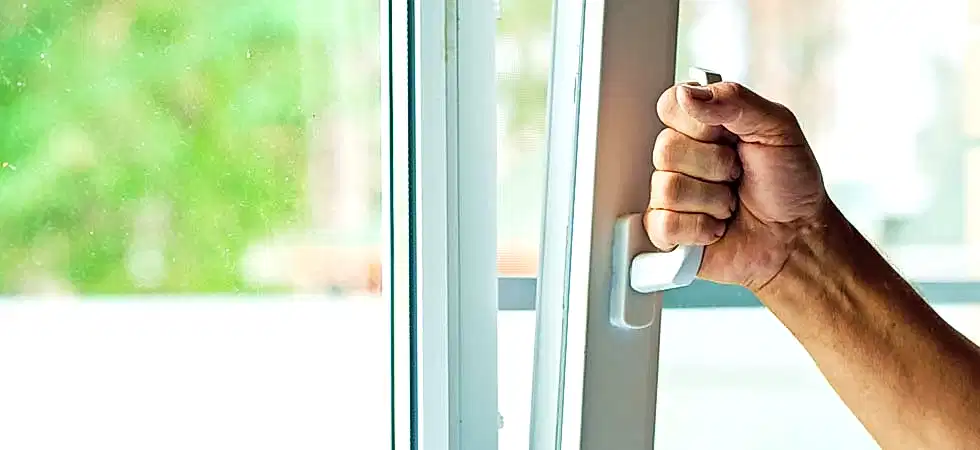 Ремонт и замена ручки окна