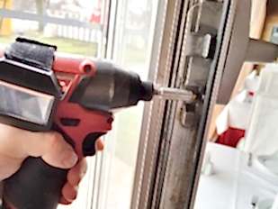 Регулировка заедающей фурнитуры