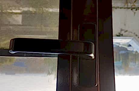 Замена оконной ручки Замена оконной ручки