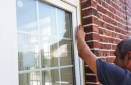 Установка нащельников и герметизация Установка нащельников и герметизация