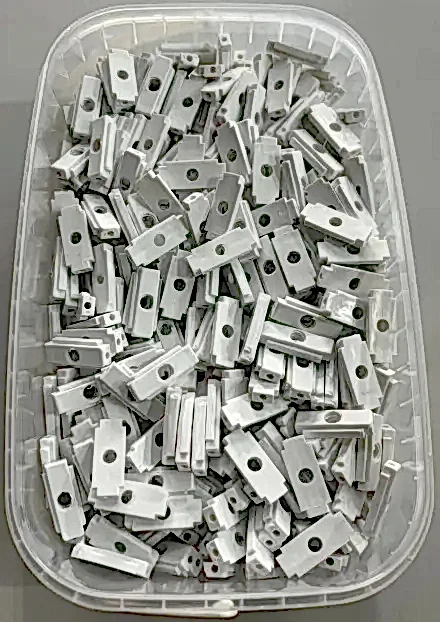 Фиксатор для нити для штор плиссе