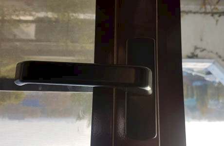 Замена оконной ручки Замена оконной ручки