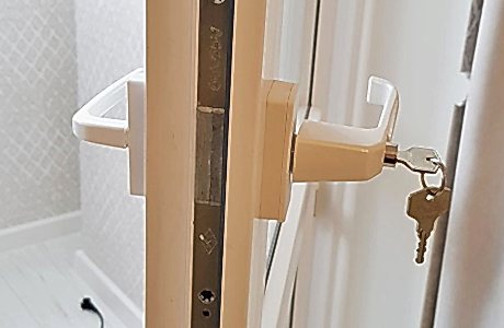 Установка балконной ручки Установка балконной ручки