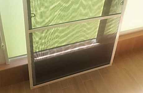 Установка трёх москитных сеток на балкон Установка трёх москитных сеток на балкон