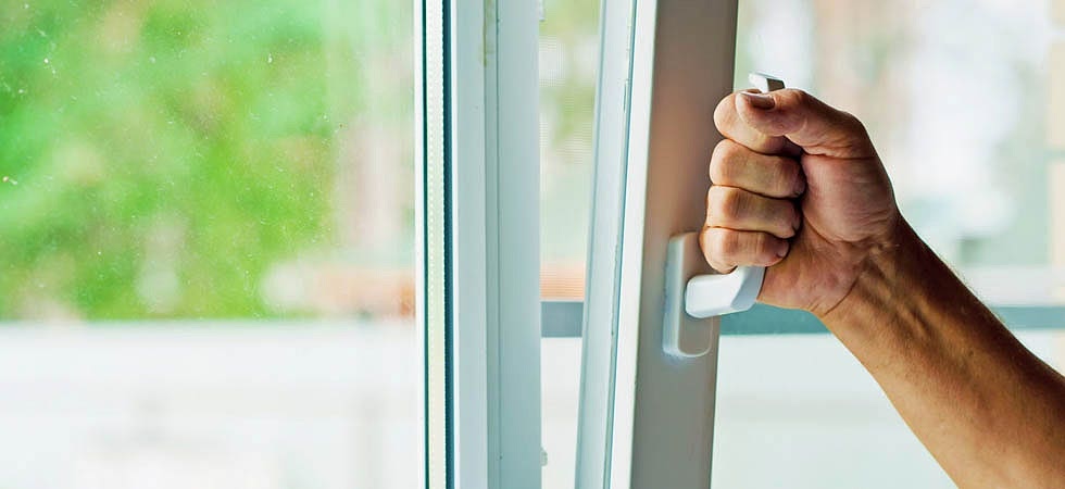 Ремонт и замена ручки окна