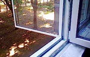 Крепления из пластика для москитных сеток