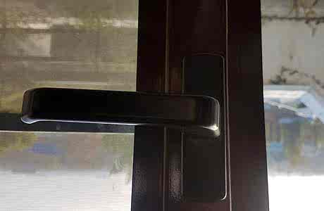 Замена оконной ручки Замена оконной ручки