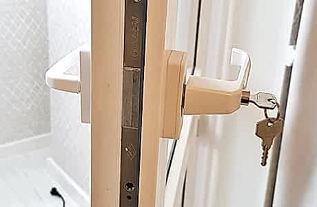 Установка балконной ручки Установка балконной ручки