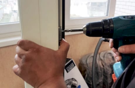 Комплексный ремонт балконной двери и окна Комплексный ремонт балконной двери и окна