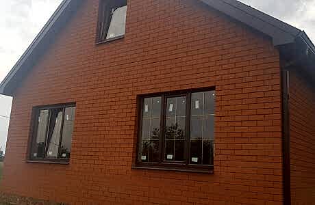 Монтаж окон из коричневого ПВХ-профиля Монтаж окон из коричневого ПВХ-профиля