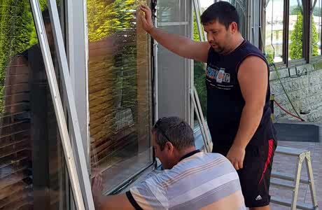 Замена стеклопакета в алюминиевом фасаде Замена стеклопакета в алюминиевом фасаде