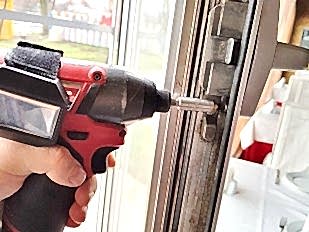 Регулировка заедающей фурнитуры