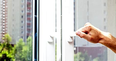 Окно не закрывается