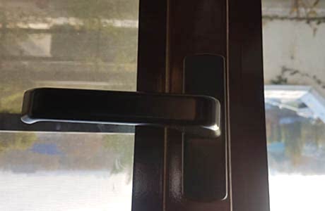 Замена оконной ручки Замена оконной ручки