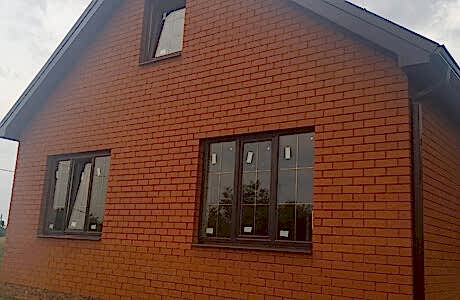 Монтаж окон из коричневого ПВХ-профиля Монтаж окон из коричневого ПВХ-профиля