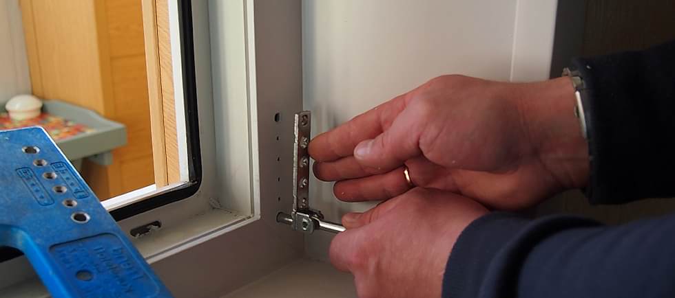 Ремонт оконных систем Rehau