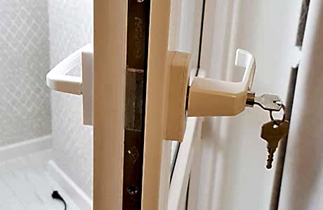 Установка балконной ручки