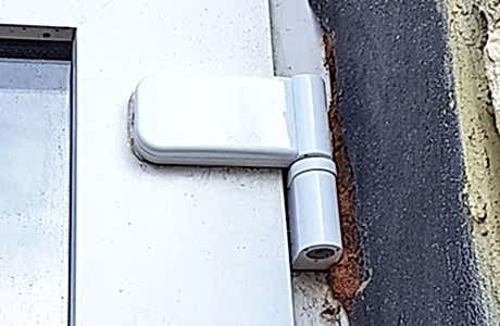 Петля входной двери ПВХ