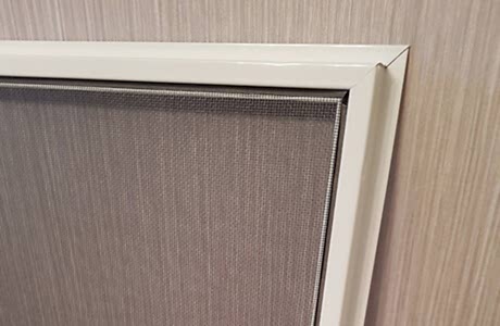 Монтаж произведенной москитной сетки