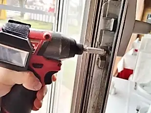 Регулировка заедающей фурнитуры