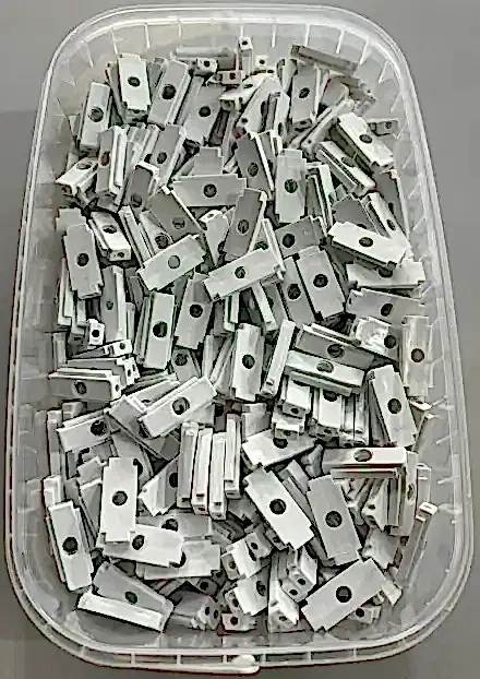 Фиксатор для нити для штор плиссе